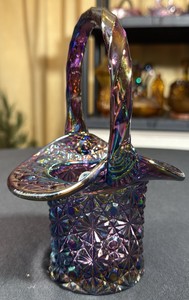 VINTAGE Fenton purple iridescent carnival glass top hat basket featuring a Daisy and Button pattern.
