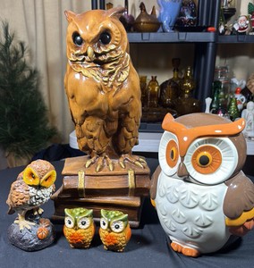 Owl decor lot of 5  Cookie Jar, 2 cute minis, battery powered medium figure, & The oracle owl on the books
