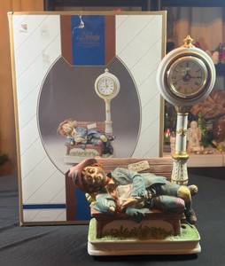 Walt Street Willie #07147 Waco Melody in Motion hand painted��porcelain bisque finish Untested but looks brand new minimal wear mostly dusty dirt from shelf life