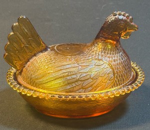 VINTAGE Indiana Amber Glass Hen on NestNo cracks or chips, lightly dusty