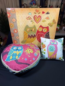 Owl decor lot of 3  picture & pillowsSmall stain on pillow, frame has a couple small dents but made out of a metal tin material