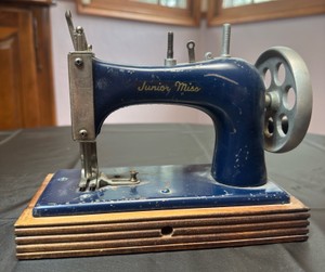 VINTAGE Blue Junior Miss toy sewing machine made by Artcraft Metal Products  untested