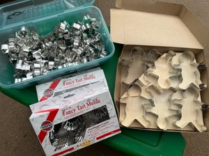 Cookie Cutter & Tart Mold lot of a bunch  Mini snowman cookie cutters, 12 NEW gingerbread cookie cutters, 72 NEW tart molds