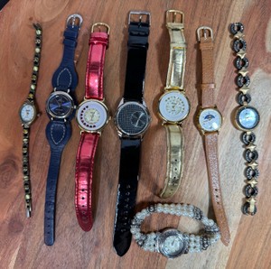 Ladies watch lot of 8 untested