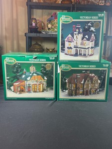 3 Hand Painted Dickens Collectables Porcelain Lighted Houses429-1928429-1894383-8315Condition on all 3 are excellent no cracks nothing but 1 is missing a light , boxes tho taped together