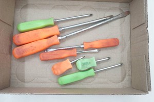 2 sets of screw drivers