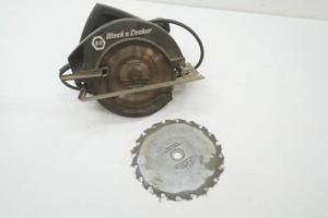 Black and Decker circular saw with extra blade