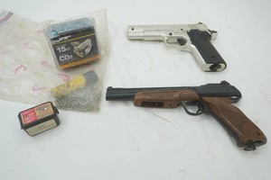 2 Crossman air pistol with C02 cartridges and bbs