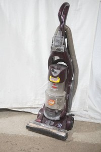 Bissell Continuous Suction Wide Path vacuum cleaner in very nice condition