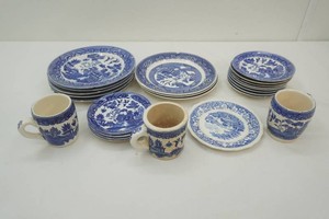 vintage Homer Laughlin dinnerware, vintage Blue Willow dinnerware, with cups and saucers