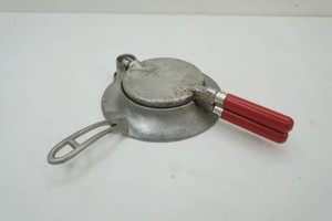 vintage Scandinavian Krumkake iron