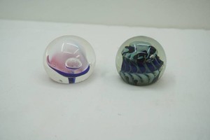 vintage Robert Eickholt art glass paperweight featuring swirls iridescent swirls or reptile like patterns