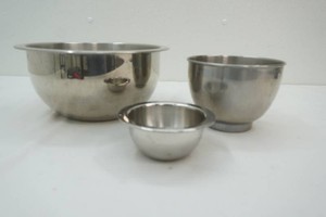 3 stainless steel bowls