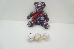 Mn Twins stuffed bear, facsimile signed Twins baseball, amateur player autograph ball, NIP baseball