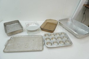 2 Pyrex glass cake pans, muffin tin, aluminum cake pan, foil broiler pan, serving platter