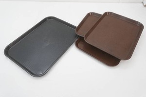 3 vintage KYS-ITE serving trays, 1 Cambro serving tray