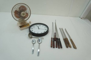 wall clock, desk fan, knives, spoons, 6 BBQ skewers