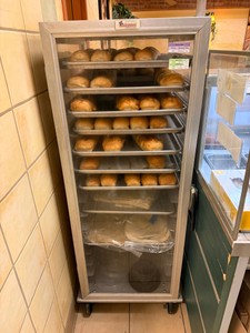 LOCKWOOD ENCLOSED BREAD HOLDER ON WHEELS