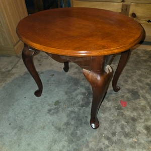 Vintage Queen Anne Style Round Wood Side Table with Cabriole Legs
