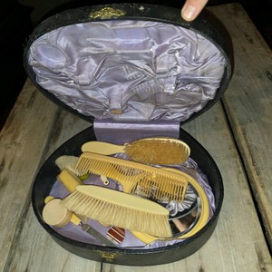 Vintage Travel Grooming Vanity Set in Fitted Case with Mirror & Brushes