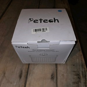 Petech Automatic Pet Water Fountain  Drinking Dish in Original Box