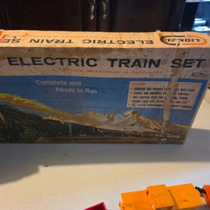 Vintage Lionel Electric Train Set with Locomotive, Freight Cars, Track & Original Box