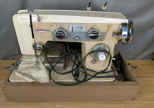 Vintage Universal Zig Zag Sewing Machine with Foot Pedal 