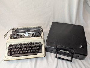 Vintage Sears Portable Manual Typewriter with Case