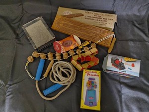 Wood Cribbage Board, Gumball Machine & Locomotive Desk Organizer Mixed Lot