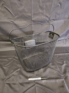 Metal Mesh Bicycle Basket With Carry Handle and Mounting Bracket