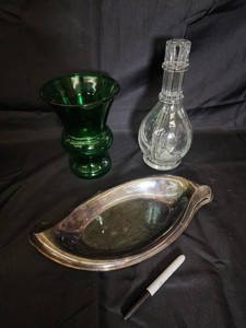 Green Glass Vase, Cruet & Leaf-Shaped Serving Dish Mixed Lot