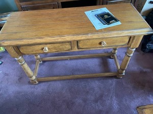 128 - Ashley Millenium World Class T405-1 Sofa Table