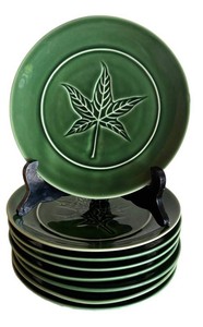 LL - Set of 8 Dark Green Glazed Leaf Motif Ceramic Plates