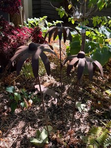 Metal Flower Garden Art - 3-Piece Yard Decor 26-33in