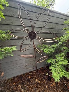 BY - Metal Sunflower Garden Sculpture
