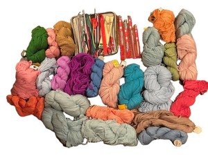 LLS4 - Yarn Assortment & Knitting Needles