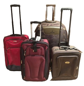 LL - Gabbiano, Claiborne, Tag & Oscar De La Renta Rolling Luggage Mixed Lot