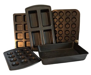LR - Muffin Tins & Baking Pans