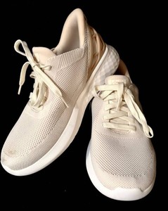 FR - Tennis Shoes - Kizik Sias Cream US 6.5 Wide