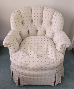 LR - Vintage Upholstered Armchair - Cream & Blue Tufted Accent Chair