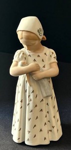 FR - Vintage Bing & Grndahl Porcelain Figurine Mary With Doll by Irminger