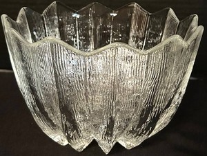 FR - Art Glass Bowl - Clear Ribbed Scalloped