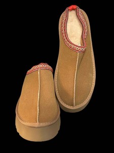 FR - Slippers - UGG Plush Lined Embroidered Trim Size 8