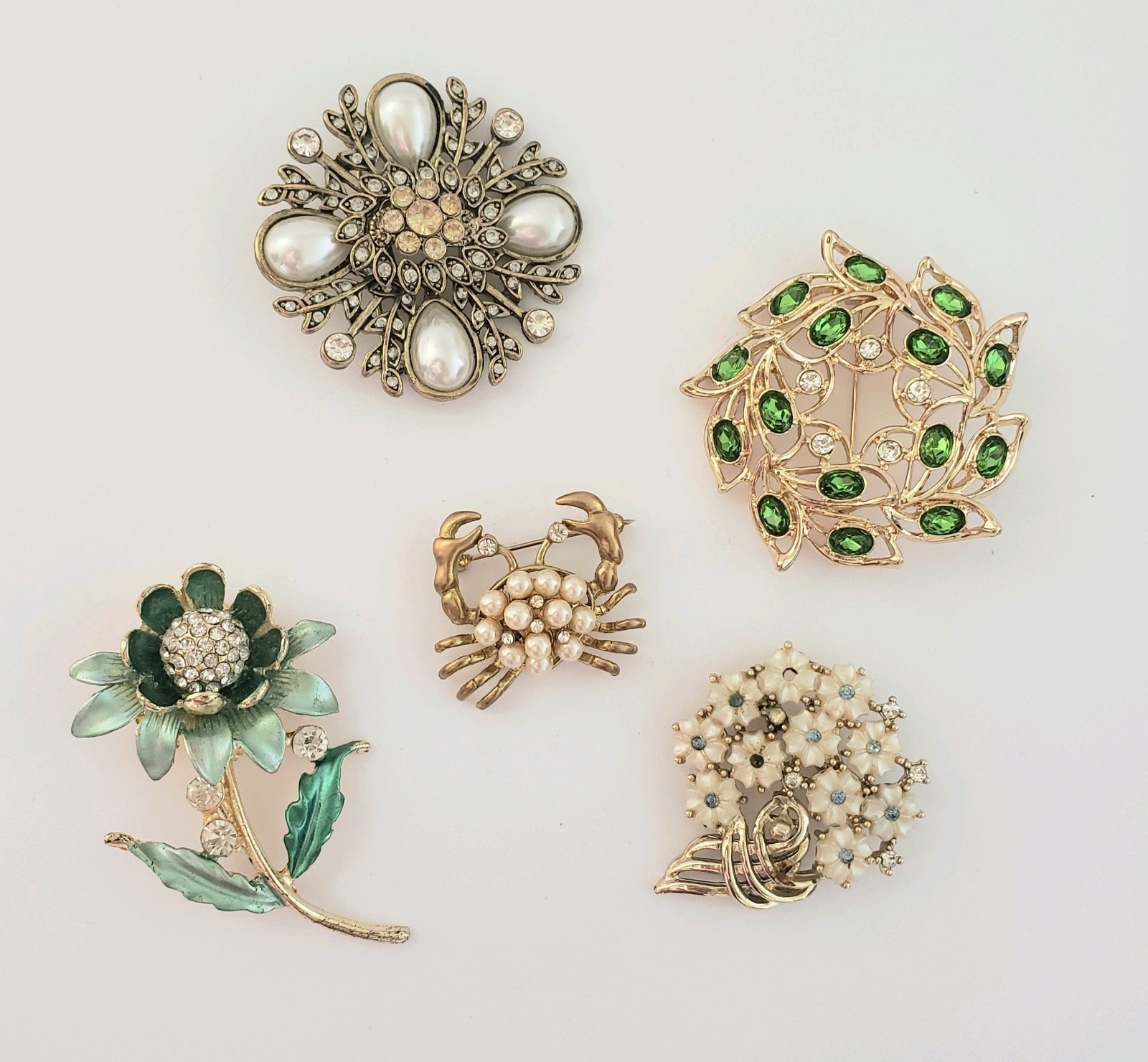 Elegant Vintage-Style Costume Jewelry Brooch Lot