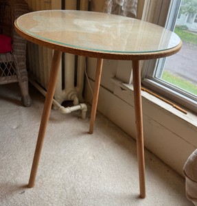 20 Round Glass Top Accent Table