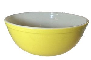 Pyrex Yellow Mixing Bowl #404 (4-Quart)