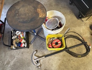 Conduite Bender and pedestal turn table Lot