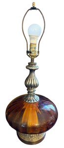 Mid-Century Amber Glass & Brass Hollywood Regency Table Lamp - 27