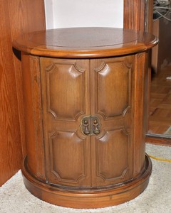 Circular Side Table with Storage  19 Diameter