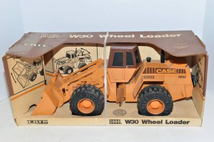 ERTL Case W30 Wheel Loader  116 Scale